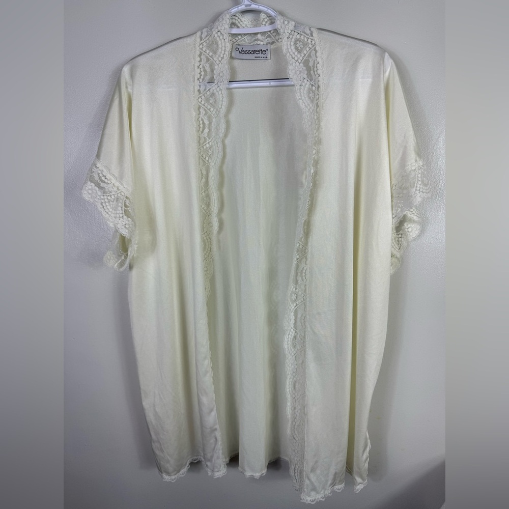 Vintage Vassarette Satin‎ Robe Ivory Lace Mini Bridal Feminine